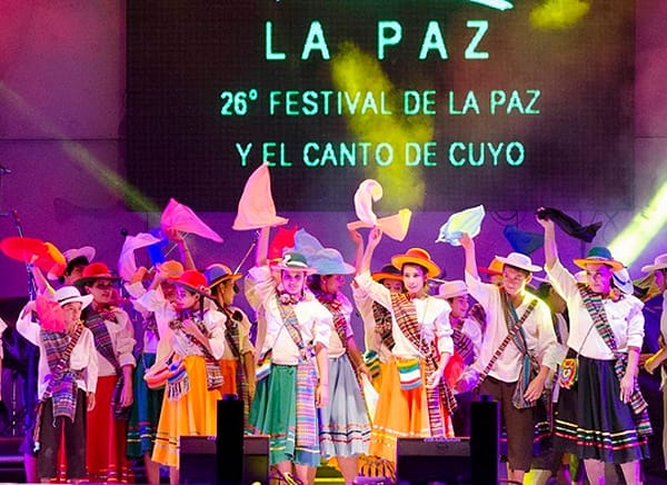 08-a-festival-en-la-paz-la-paz